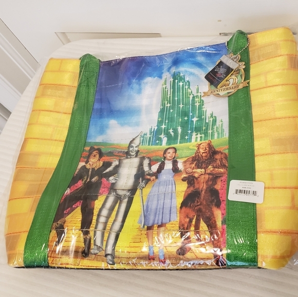 NWT HARVEYS SEATBELT BAG "POSTER TOTE YELLOW BRICK ROAD" BAG, WIZARD OF OZ! - Picture 2 of 9